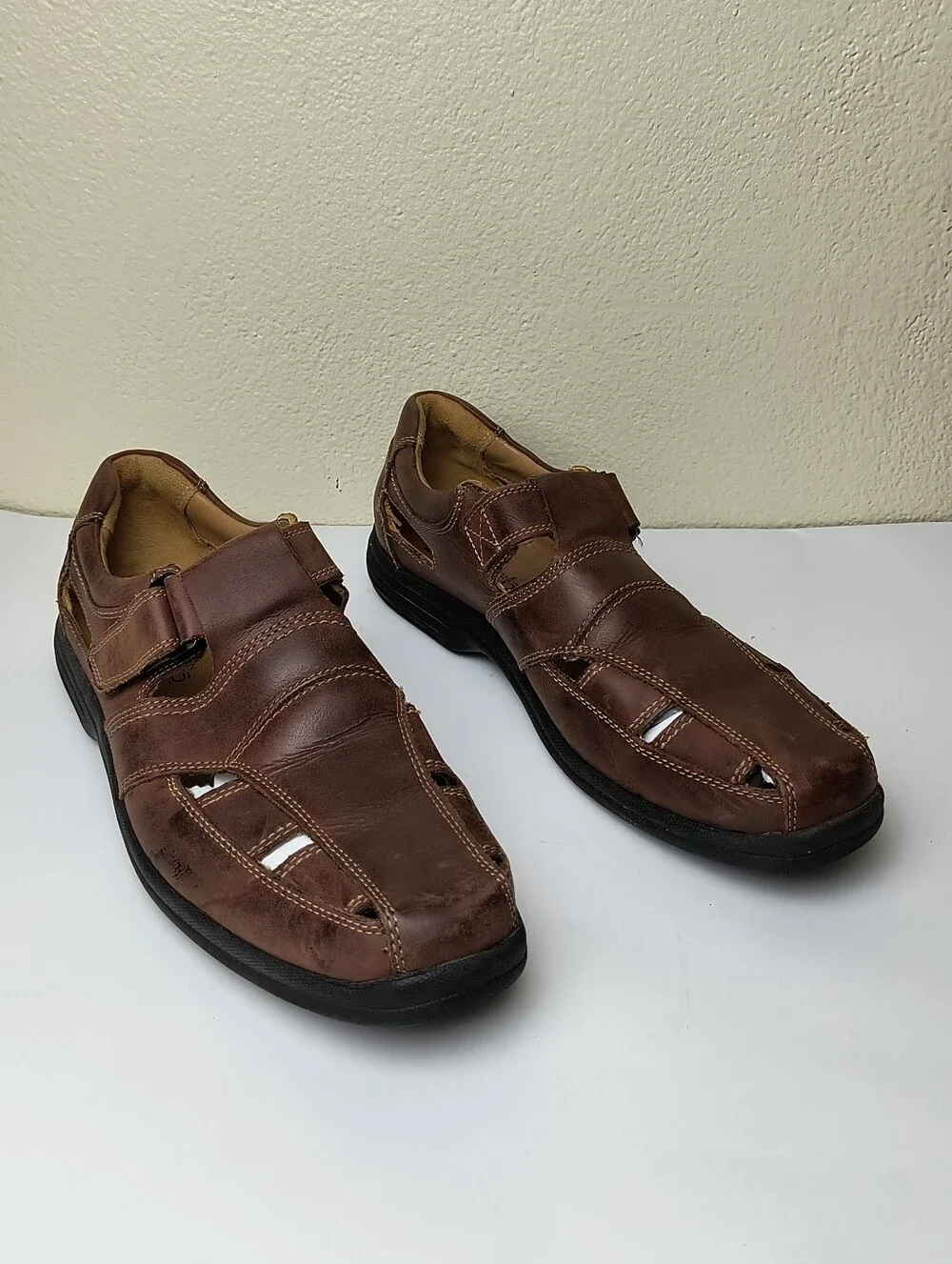 J&M Men's Brown Leather Casual Fisherman Sandals with Cushioned Sole
